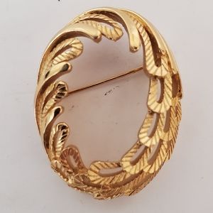 Crown Trifari stamped vintage gold tone oval swirl leaf brooch pin.